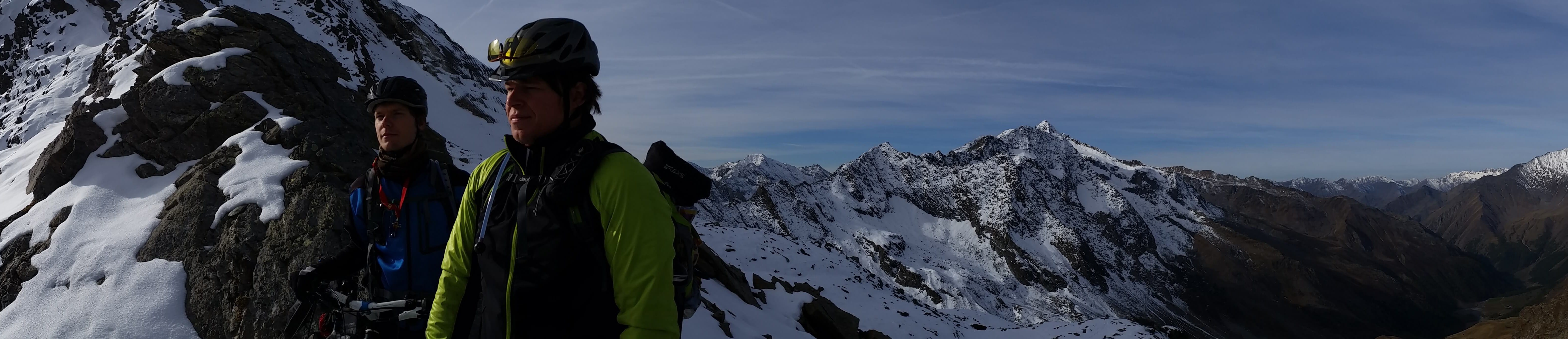 Blick vom Eisjöchl nach 2000 Höhenmetern auf einer Alpencrossetappe