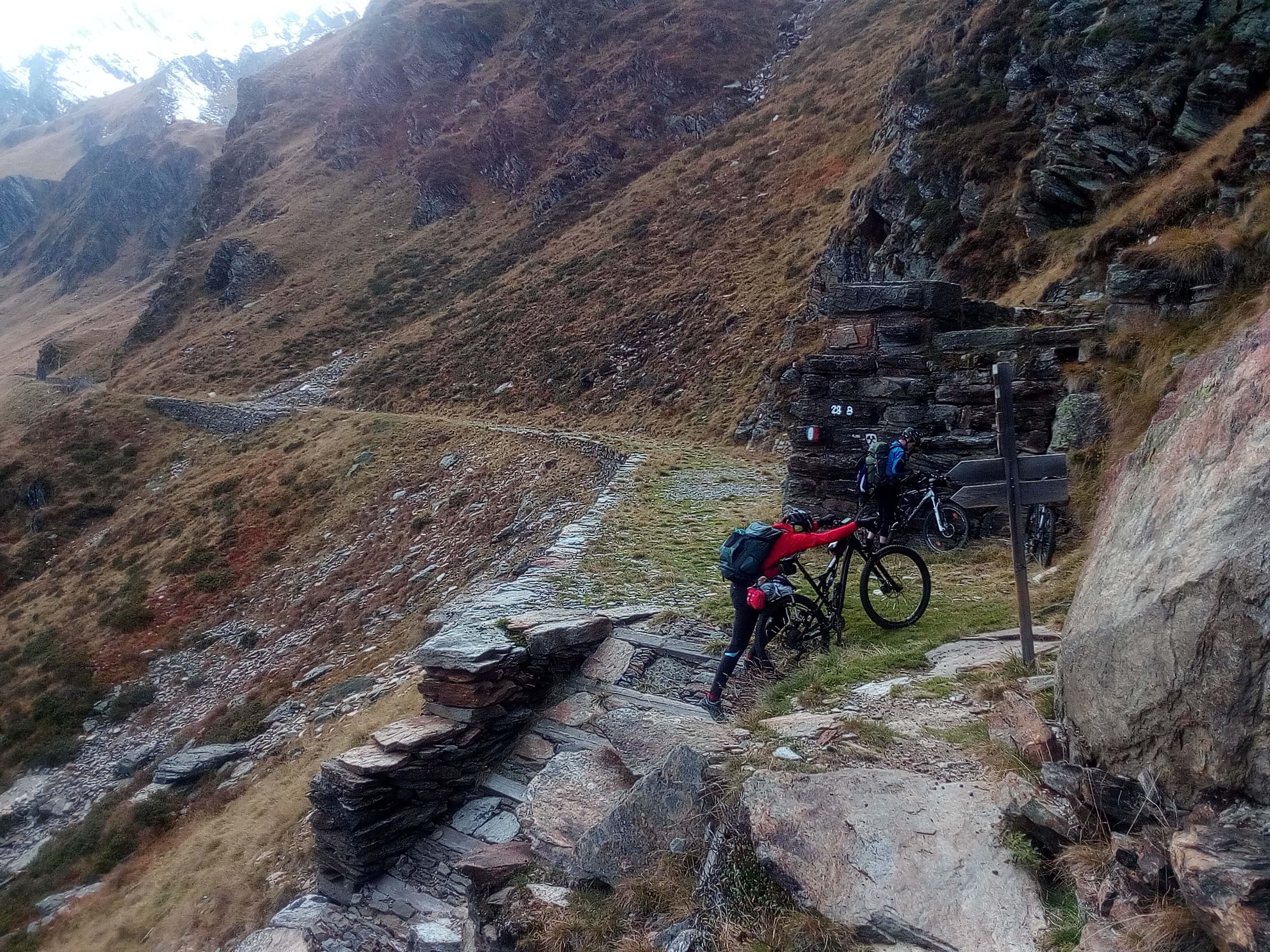 Alpencross-Abschnitt mit extremer Steigung